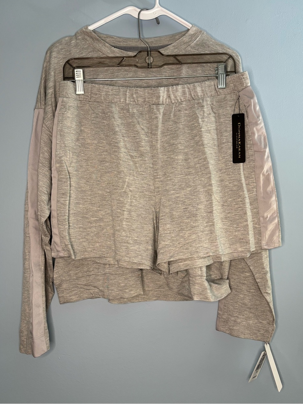 NEW Donna Karan Sleepwear Pajama Top & Shorts 2 Piece Set Women's Medium Gray